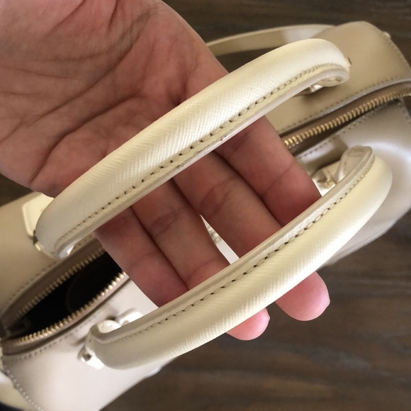 Barely used Tory Burch Robinson satchel bag - Picture 8 of 14